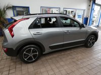 USED 2022 72 KIA NIRO 1.6h GDi 2 SUV 5dr Petrol Hybrid DCT Euro 6 (s/s) (139 bhp) ANDROID APPLE CARPLAY REAR VIEW CAMERA CRUISE CONTROL PARKING SENSORS 1 OWNER SERVICE HISTORY WARRANTY