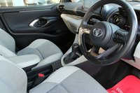 USED 2022 72 TOYOTA YARIS 1.5 VVT-h Excel Hatchback 5dr Petrol Hybrid E-CVT Euro 6 (s/s) (116 ps) - EURO 6 - ULEZ, SAT NAV, LEATHER, R/CAMERA, APPLE/ANDROID CARPLAY, LEDS, 17" ALLOYS, CRUISE/LDW/BSA, P/SENSORS, DAB & BLUETOOTH