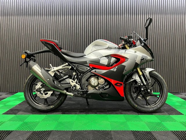 View our QJMOTOR SRK 125 R