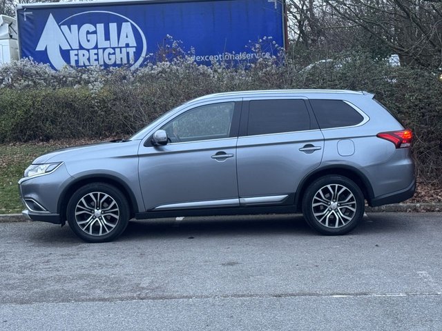2015 MITSUBISHI OUTLANDER - Photo 2