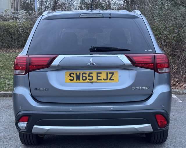 2015 MITSUBISHI OUTLANDER - Photo 4