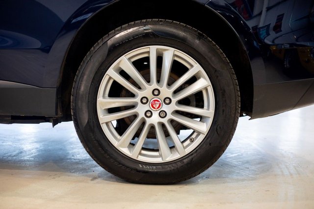 2017 Jaguar F-Pace 2L Portfolio 5dr - Photo 4