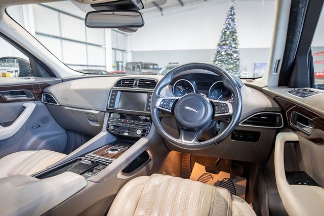 2017 Jaguar F-Pace 2L Portfolio 5dr - Photo 2