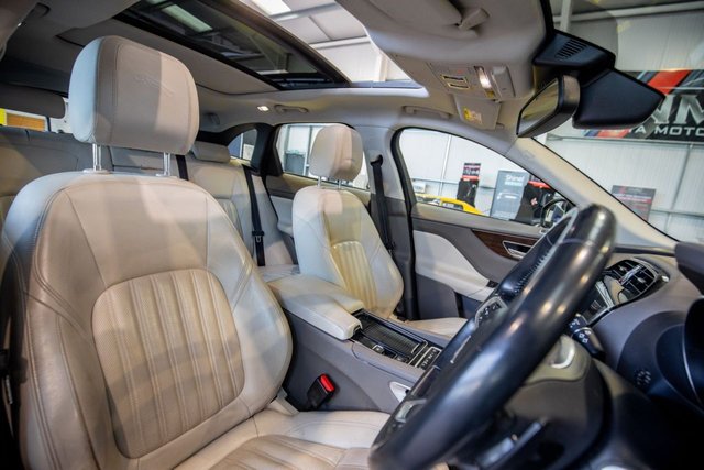 2017 Jaguar F-Pace 2L Portfolio 5dr - Photo 3