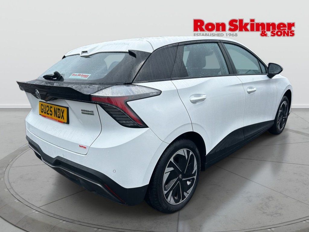 USED 2025 25 MG Mg4 49kWh SE Hatchback 5dr Electric Auto (170 ps) 
