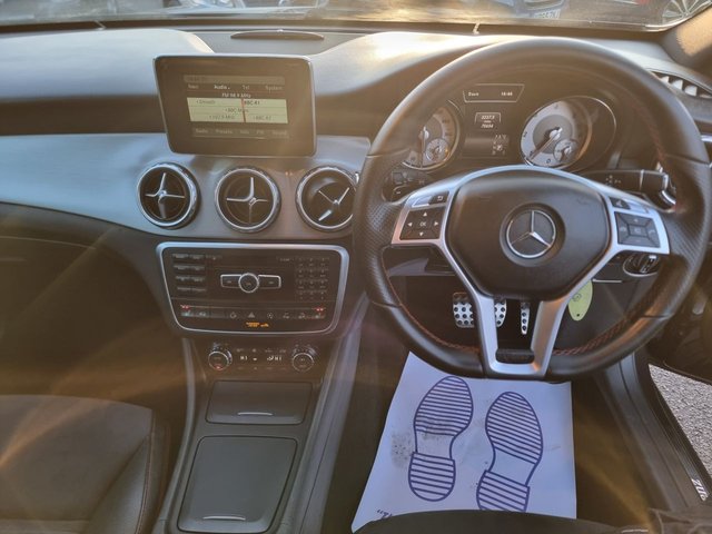 2015 MERCEDES-BENZ GLA 2.1 GLA220d AMG Line (Premium Plus) SUV 5dr Diesel 7G-DCT 4MATIC Euro 6 (s/s) (170 ps) - Photo 12