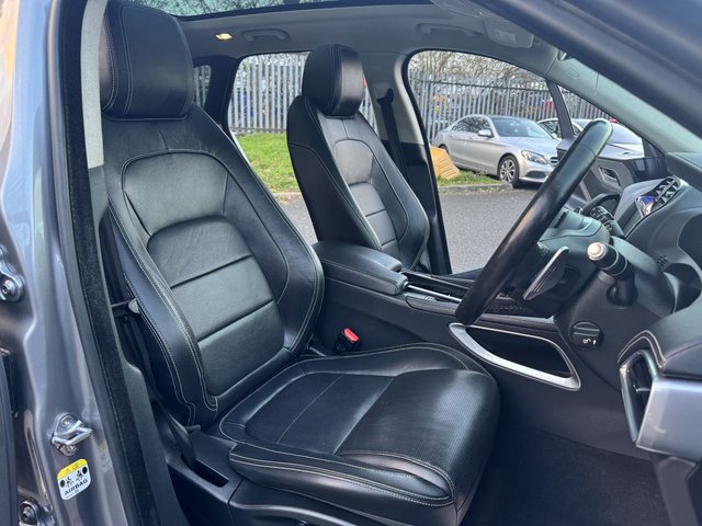 2019 JAGUAR F-PACE - Photo 11