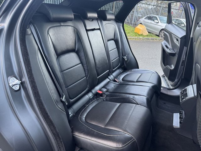 2019 JAGUAR F-PACE - Photo 12