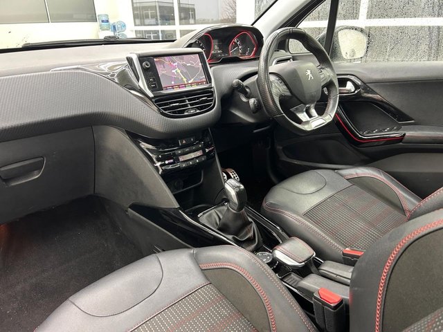 2017 PEUGEOT 2008 - Photo 11