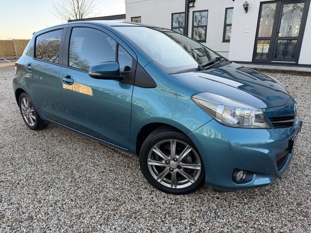 2012 62 Toyota Yaris 1.33 Dual VVT-i SR Hatchback 5dr Petrol Multidrive S Euro 5 (101 ps)