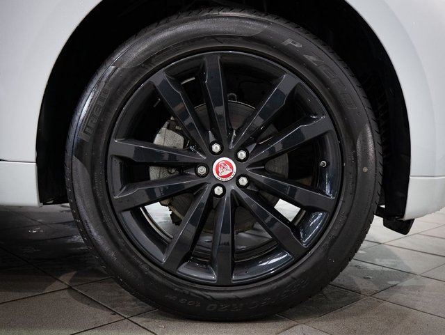 2021 Jaguar F-Pace 2L Chequered Flag 5dr - Photo 12