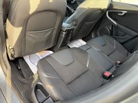 USED 2018 68 VOLVO V40 1.5 T2 GPF Momentum Nav Plus Hatchback 5dr Petrol Auto Euro 6 (s/s) (122 ps) 