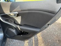 USED 2018 68 VOLVO V40 1.5 T2 GPF Momentum Nav Plus Hatchback 5dr Petrol Auto Euro 6 (s/s) (122 ps) 