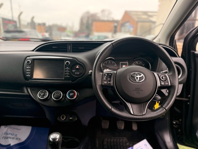 2019 TOYOTA YARIS - Photo 3
