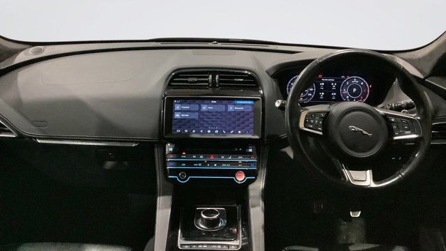 2020 Jaguar F-Pace 2L Chequered Flag 5dr - Photo 2