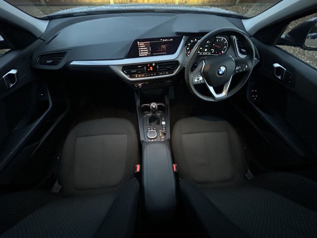 2021 BMW 1 SERIES - Photo 10