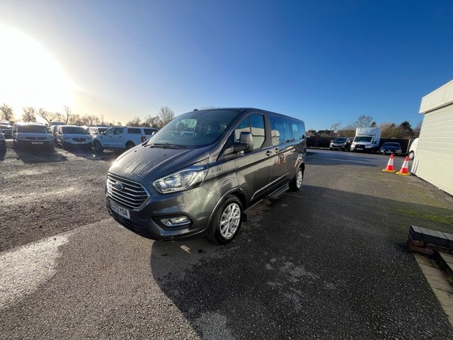 2022 Ford Tourneo Custom 2L Titanium 5dr - Photo 3