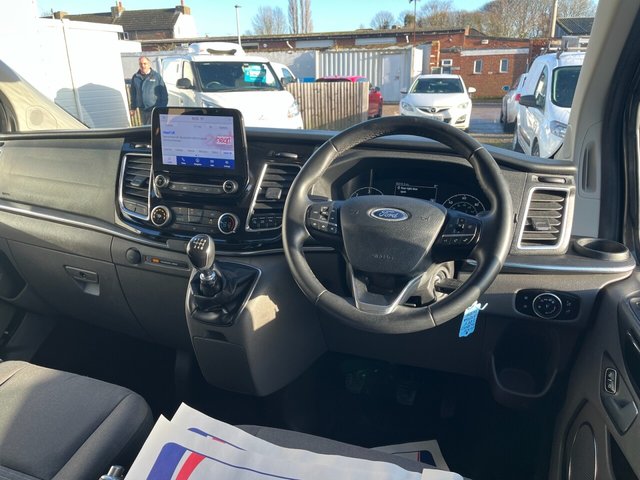 2022 Ford Tourneo Custom 2L Titanium 5dr - Photo 10