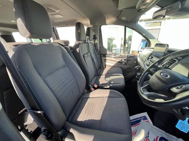 2022 Ford Tourneo Custom 2L Titanium 5dr - Photo 12