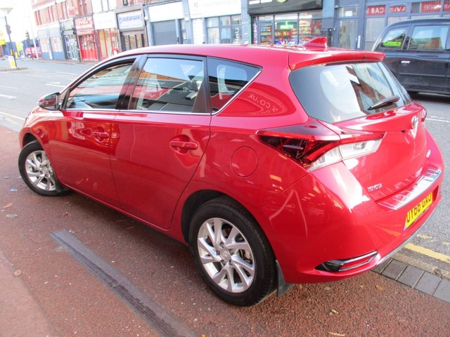 2016 TOYOTA AURIS 1.2 VVT-i Icon Hatchback 5dr Petrol Manual Euro 6 (s/s) (116 ps) YES 14K ONLY ,£35 ROAD TAX ,ONE OWNER ,6 MONTHS WARRANTY ,9 MAIN DEALER SERVICE STAMPS ,2 KEYS ,ALLOYS ,CLIMATE CONTROL ,STUNNING CONDITION AND COLOUR , - Photo 4