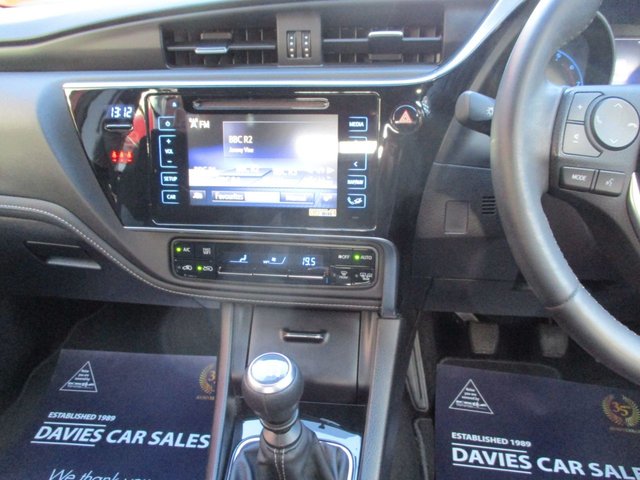 2016 TOYOTA AURIS 1.2 VVT-i Icon Hatchback 5dr Petrol Manual Euro 6 (s/s) (116 ps) YES 14K ONLY ,£35 ROAD TAX ,ONE OWNER ,6 MONTHS WARRANTY ,9 MAIN DEALER SERVICE STAMPS ,2 KEYS ,ALLOYS ,CLIMATE CONTROL ,STUNNING CONDITION AND COLOUR , - Photo 7