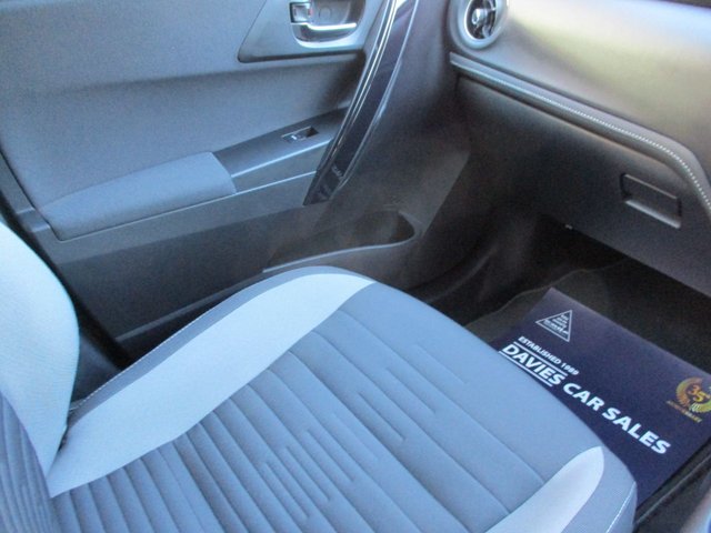 2016 TOYOTA AURIS 1.2 VVT-i Icon Hatchback 5dr Petrol Manual Euro 6 (s/s) (116 ps) YES 14K ONLY ,£35 ROAD TAX ,ONE OWNER ,6 MONTHS WARRANTY ,9 MAIN DEALER SERVICE STAMPS ,2 KEYS ,ALLOYS ,CLIMATE CONTROL ,STUNNING CONDITION AND COLOUR , - Photo 8