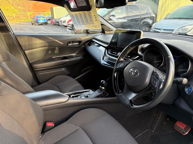 2018 TOYOTA C-HR 1.8 VVT-h Design SUV 5dr Petrol Hybrid CVT Euro 6 (s/s) (122 ps) - Photo 8