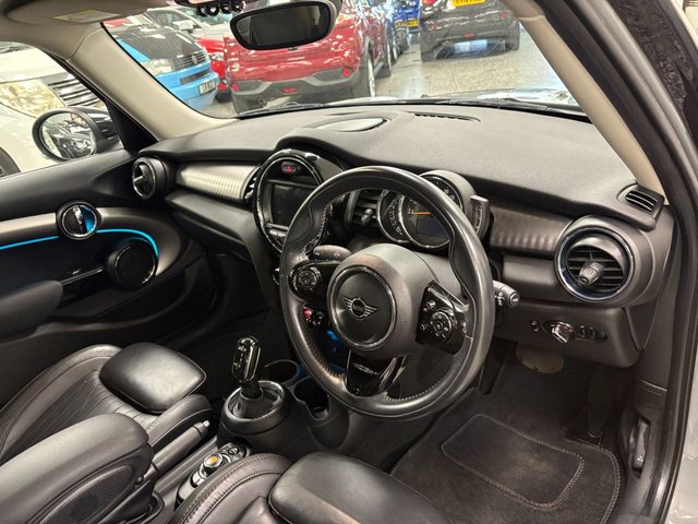 2020 MINI HATCH - Photo 2