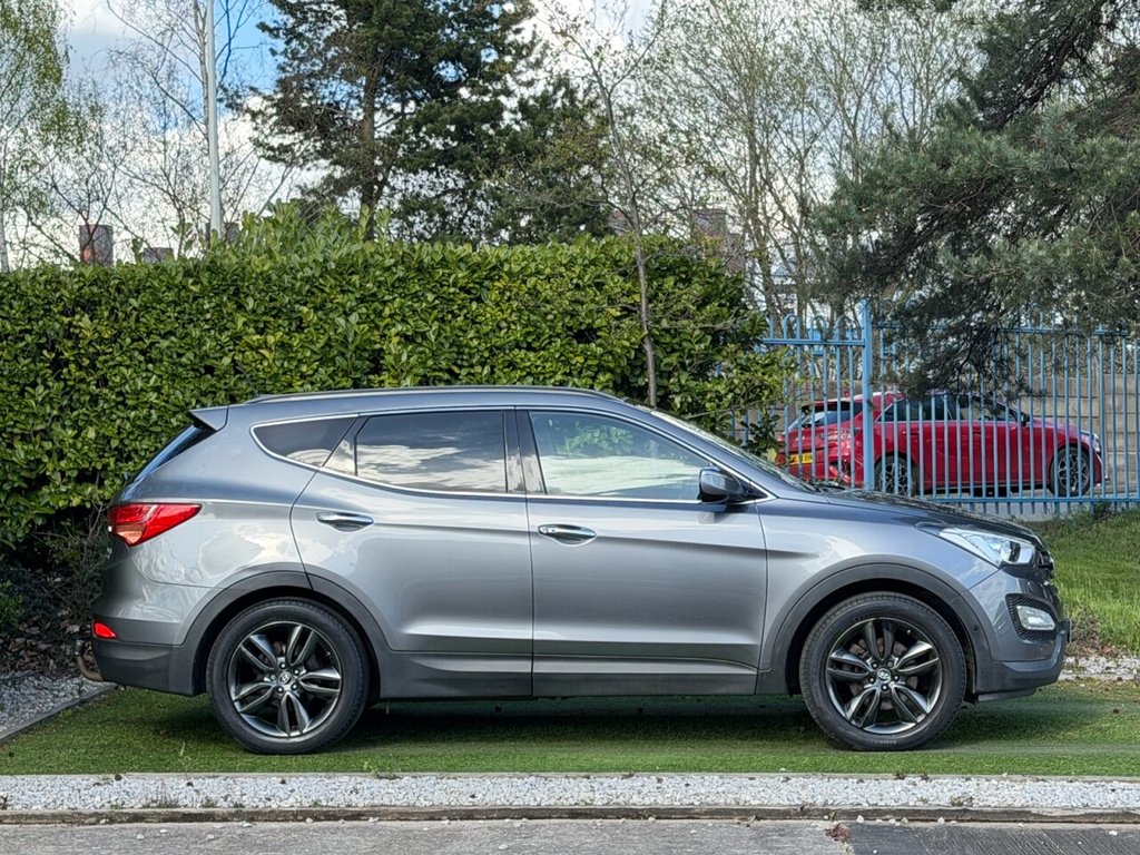 USED 2013 63 HYUNDAI SANTA FE 2.2 CRDi Premium SE SUV 5dr Diesel Manual 4WD Euro 5 (7 seat) (194 bhp) HUGE SPEC WITH SEVEN SEATS AND PAN ROOF SAT NAV AND FANTASTIC SERVICE HISTORY