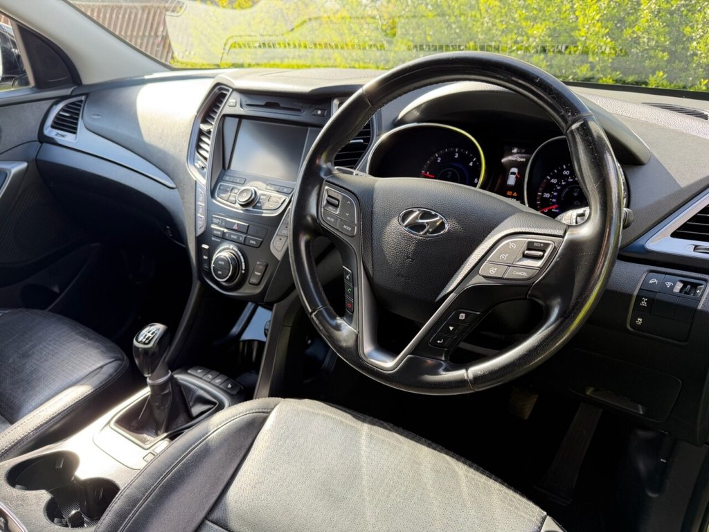 USED 2013 63 HYUNDAI SANTA FE 2.2 CRDi Premium SE SUV 5dr Diesel Manual 4WD Euro 5 (7 seat) (194 bhp) HUGE SPEC WITH SEVEN SEATS AND PAN ROOF SAT NAV AND FANTASTIC SERVICE HISTORY
