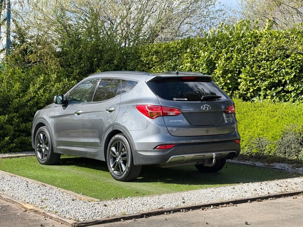 USED 2013 63 HYUNDAI SANTA FE 2.2 CRDi Premium SE SUV 5dr Diesel Manual 4WD Euro 5 (7 seat) (194 bhp) HUGE SPEC WITH SEVEN SEATS AND PAN ROOF SAT NAV AND FANTASTIC SERVICE HISTORY