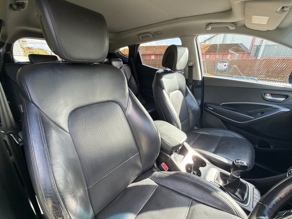 USED 2013 63 HYUNDAI SANTA FE 2.2 CRDi Premium SE SUV 5dr Diesel Manual 4WD Euro 5 (7 seat) (194 bhp) HUGE SPEC WITH SEVEN SEATS AND PAN ROOF SAT NAV AND FANTASTIC SERVICE HISTORY
