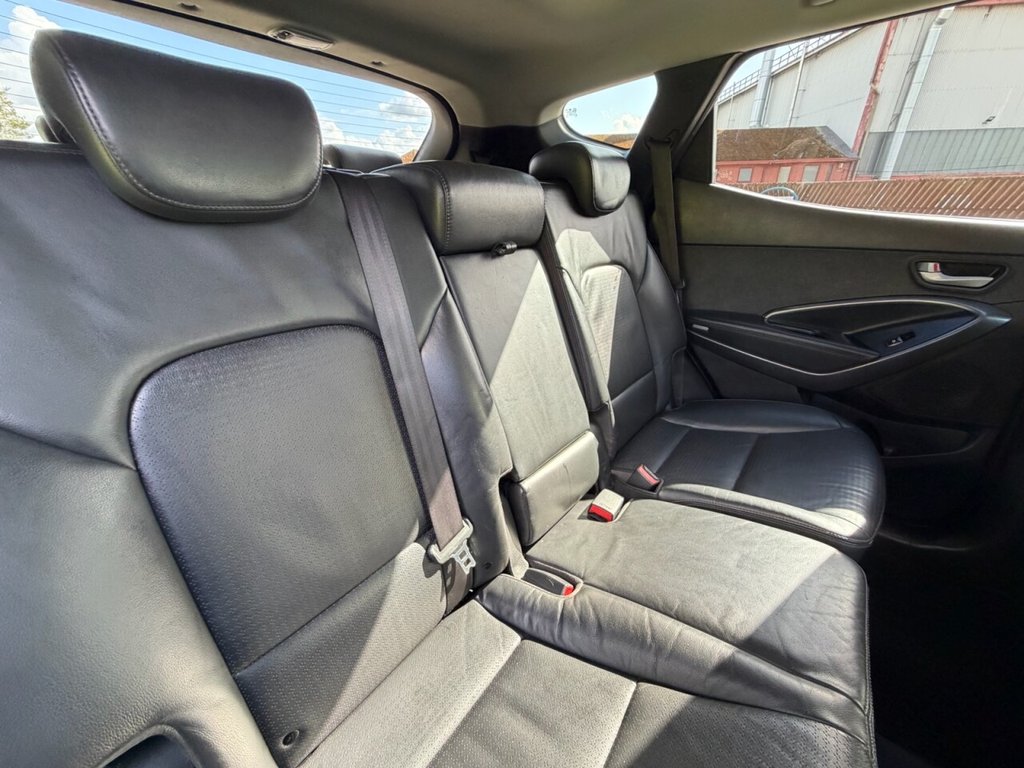 USED 2013 63 HYUNDAI SANTA FE 2.2 CRDi Premium SE SUV 5dr Diesel Manual 4WD Euro 5 (7 seat) (194 bhp) HUGE SPEC WITH SEVEN SEATS AND PAN ROOF SAT NAV AND FANTASTIC SERVICE HISTORY