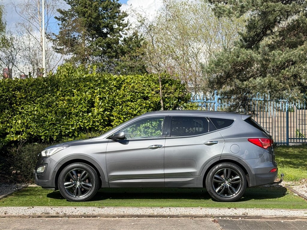 USED 2013 63 HYUNDAI SANTA FE 2.2 CRDi Premium SE SUV 5dr Diesel Manual 4WD Euro 5 (7 seat) (194 bhp) HUGE SPEC WITH SEVEN SEATS AND PAN ROOF SAT NAV AND FANTASTIC SERVICE HISTORY
