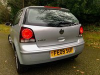 USED 2009 09 VOLKSWAGEN POLO 1.4 SE Hatchback 3dr Petrol Automatic (165 g/km, 79 bhp)ONLY 40,600 MILES WITH 1 LADY OWNER SINCE 2014//REAR PARKING SENSORS// EXCELLENT HISTORY X11 SERVICING STAMPS//REMOTE CENTRAL LOCKING X2 KEYS///AIRCON//ALLOY WHEELS//X4 AIRBAGS// 1 LADY OWNER SINCE 2014 //ONLY 40,600 MILES--YES 40,600 MILES//X11 VW\SPECIALIST/SERVICING STAMPS/// ULEZ COMPLIANT//AIRCON/  REAR PARKING SENSORS