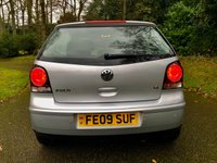 USED 2009 09 VOLKSWAGEN POLO 1.4 SE Hatchback 3dr Petrol Automatic (165 g/km, 79 bhp)ONLY 40,600 MILES WITH 1 LADY OWNER SINCE 2014//REAR PARKING SENSORS// EXCELLENT HISTORY X11 SERVICING STAMPS//REMOTE CENTRAL LOCKING X2 KEYS///AIRCON//ALLOY WHEELS//X4 AIRBAGS// 1 LADY OWNER SINCE 2014 //ONLY 40,600 MILES--YES 40,600 MILES//X11 VW\SPECIALIST/SERVICING STAMPS/// ULEZ COMPLIANT//AIRCON/  REAR PARKING SENSORS