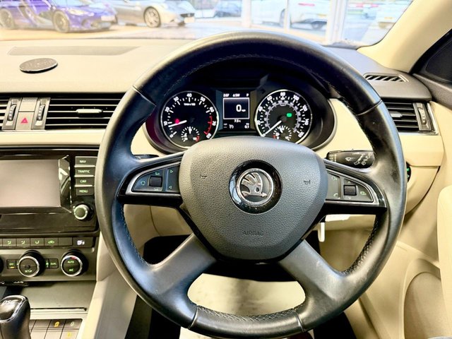 2014 Skoda Octavia 1.4L Elegance 5dr - Photo 2