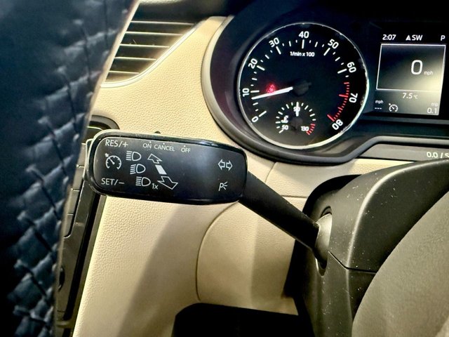 2014 Skoda Octavia 1.4L Elegance 5dr - Photo 7