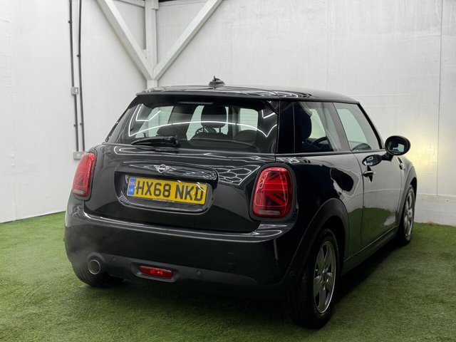 2018 MINI HATCH 2018 1.5 Cooper Classic Euro 6 (s/s) 3dr - Photo 6