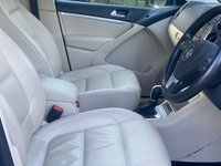 USED 2015 04 VOLKSWAGEN TIGUAN 2.0 TDI BlueMotion Tech Match SUV 5dr Diesel DSG 4WD Euro 5 (s/s) (140 ps) AUTOMATIC.....4WD......LEATHER.....SATNAV