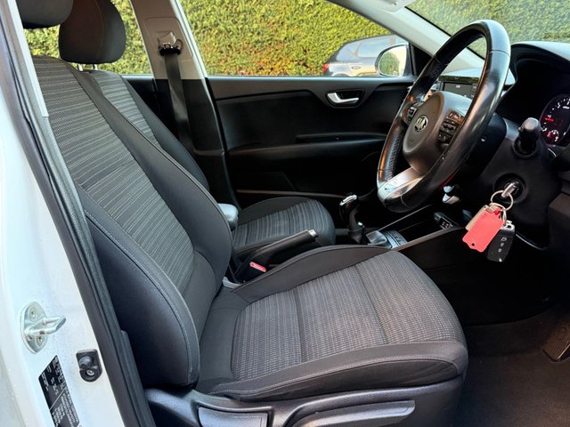 2018 KIA STONIC - Photo 11