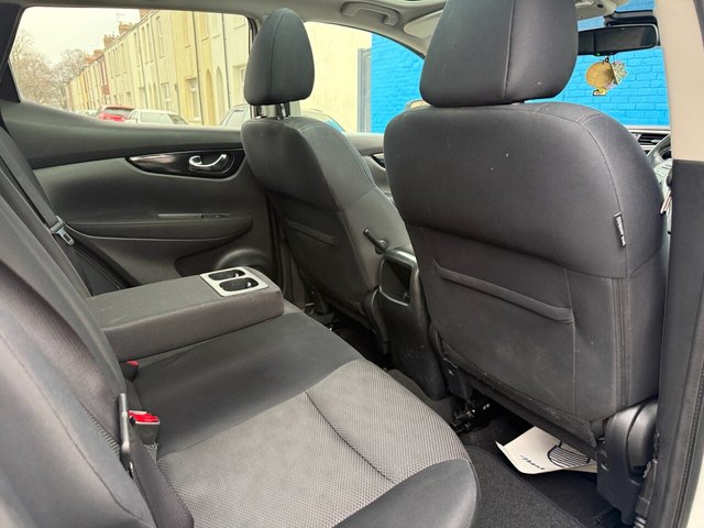 2015 NISSAN QASHQAI 2015 1.2 DIG-T n-tec+ SUV 5dr Petrol Manual 2WD Euro 6 (s/s) (115 ps) - Photo 4