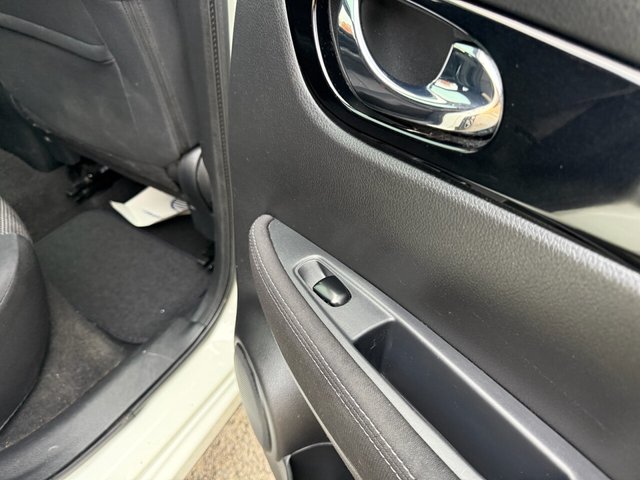 2015 NISSAN QASHQAI 2015 1.2 DIG-T n-tec+ SUV 5dr Petrol Manual 2WD Euro 6 (s/s) (115 ps) - Photo 6