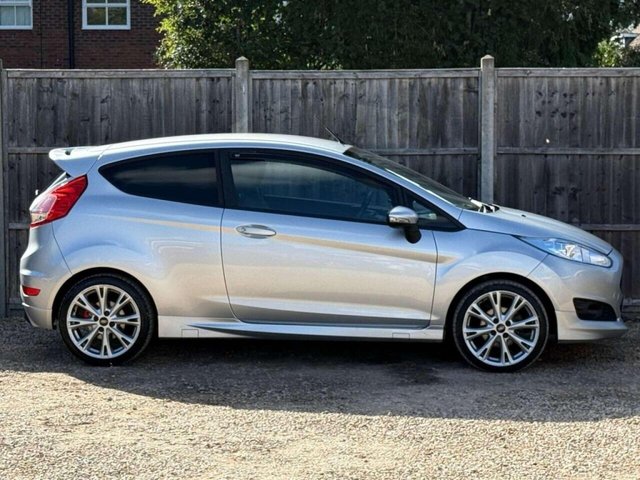 2013 Ford Fiesta - Photo 12