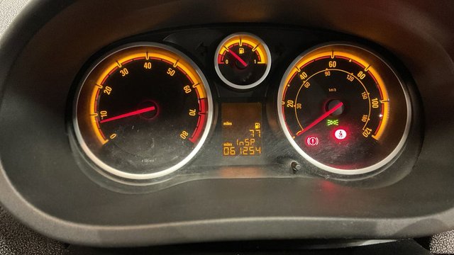 2011 VAUXHALL CORSA - Photo 8