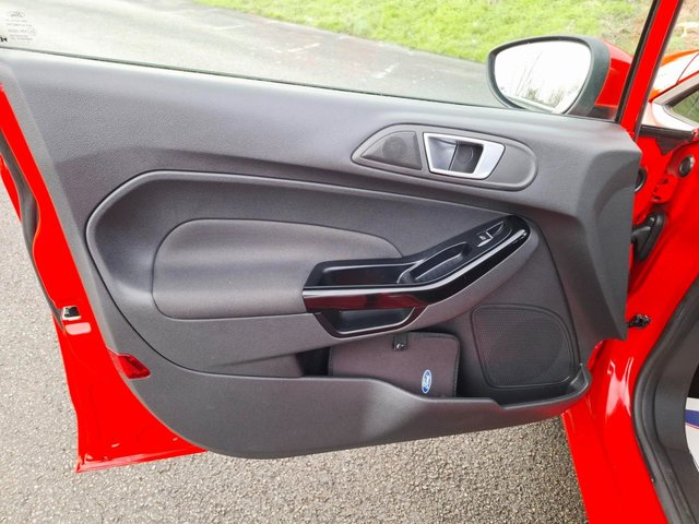 2016 FORD FIESTA - Photo 7