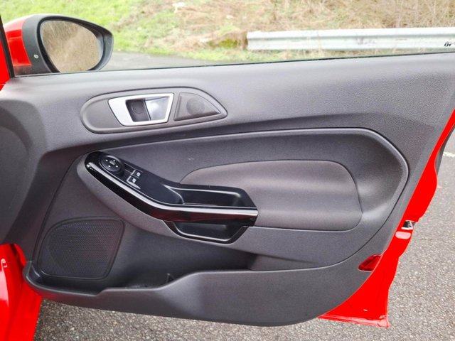 2016 FORD FIESTA - Photo 6