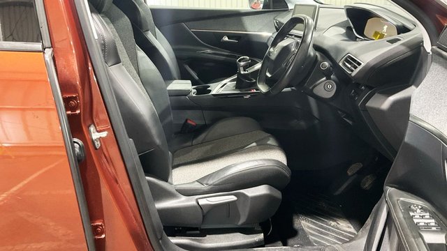 2017 PEUGEOT 3008 - Photo 9