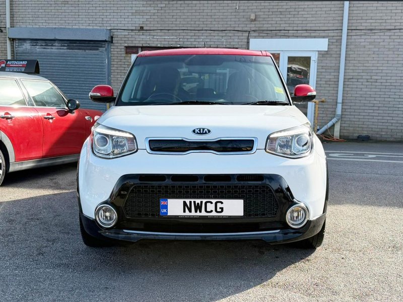 2015 Kia Soul in white — photo 3 of 23