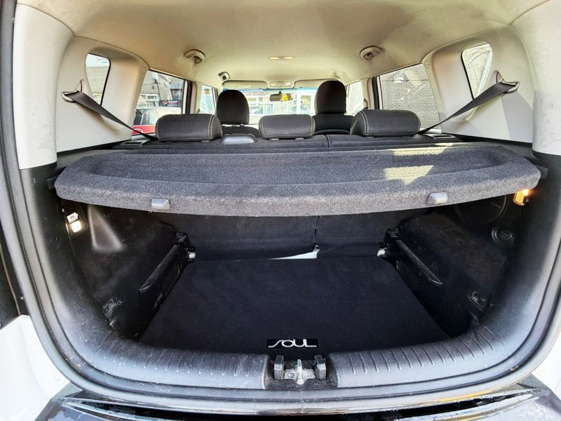 2015 Kia Soul in white — photo 10 of 23